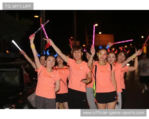 城市夜跑活动吸引大量市民参与，健康氛围蔓延，夜跑人群