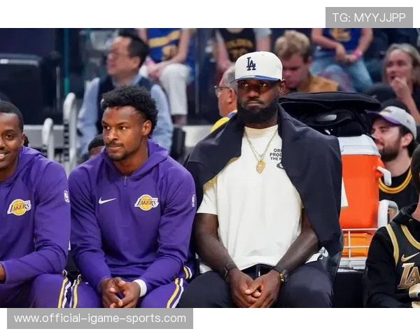 詹姆斯不复出湖人更强！他和东契奇联手胜率才65%，没他胜率却78%，詹姆斯打爆东契奇